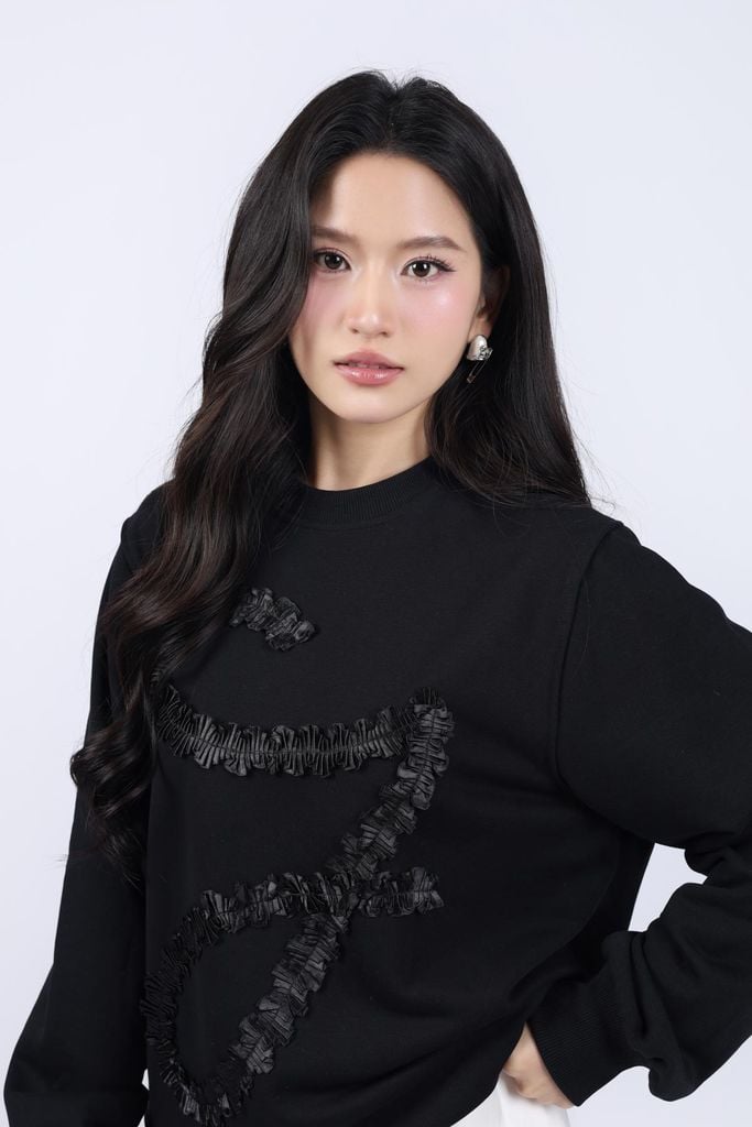 BAT93416 - Áo thun dài tay thời trang dáng suông rộng vải cotton cổ tròn thân áo hoạ tiết ruy băng lụa cao cấp - JAN.