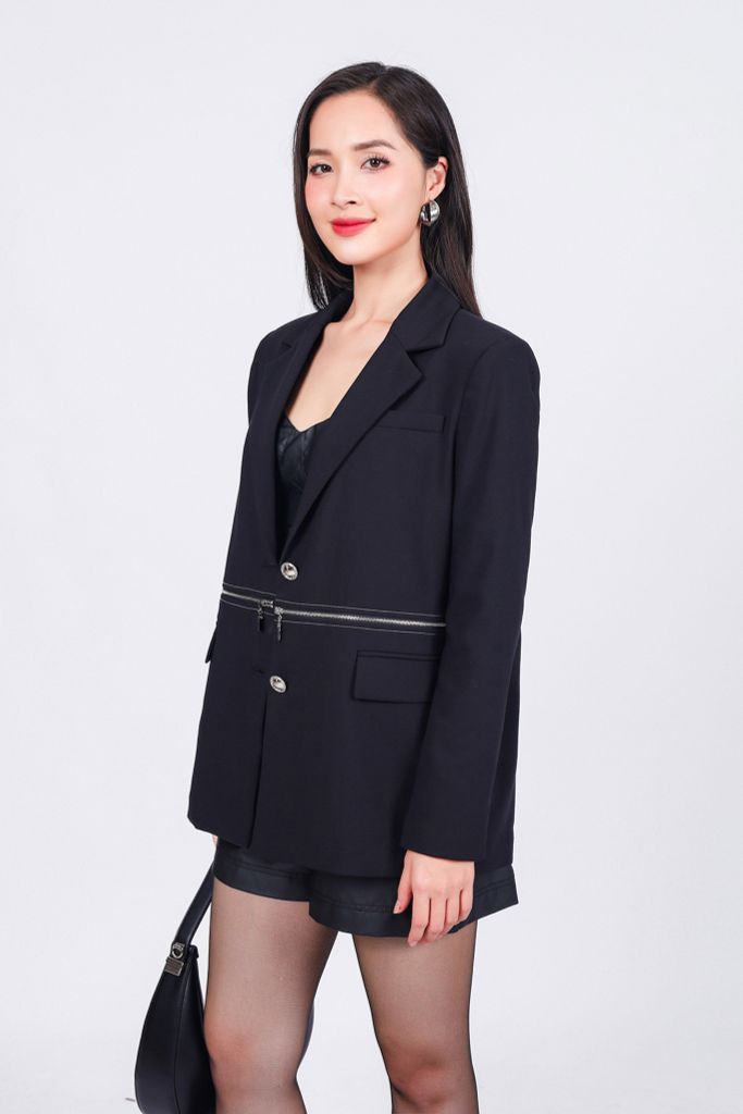 BAV53122 - Áo vest công sở vải tuyp xy dáng suông cổ hai ve thân áo phối khóa kim loại tạo kiểu - PANTIO
