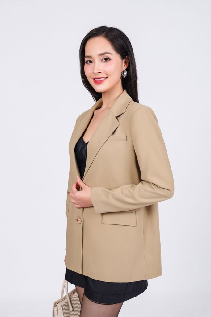 BAV53122 - Áo vest công sở vải tuyp xy dáng suông cổ hai ve thân áo phối khóa kim loại tạo kiểu - PANTIO