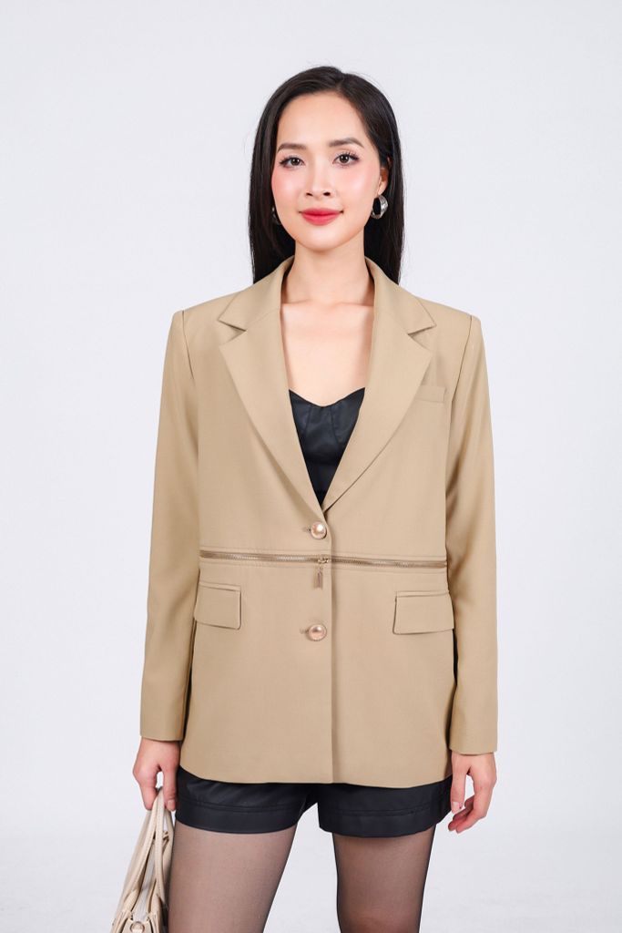 BAV53122 - Áo vest công sở vải tuyp xy dáng suông cổ hai ve thân áo phối khóa kim loại tạo kiểu - PANTIO