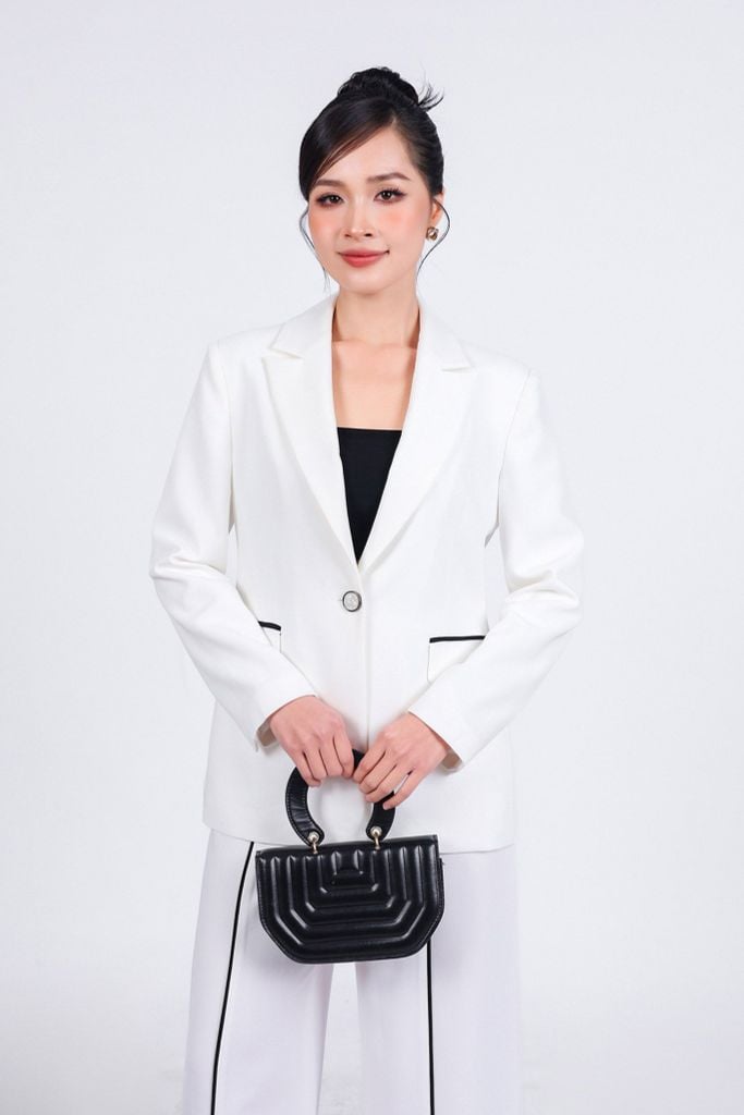 BAV73170 - Áo khoác vest vải tuyp xy dáng suông cổ hai ve thân áo có túi hoạ tiết đường kẻ tạo kiểu - PANTIO