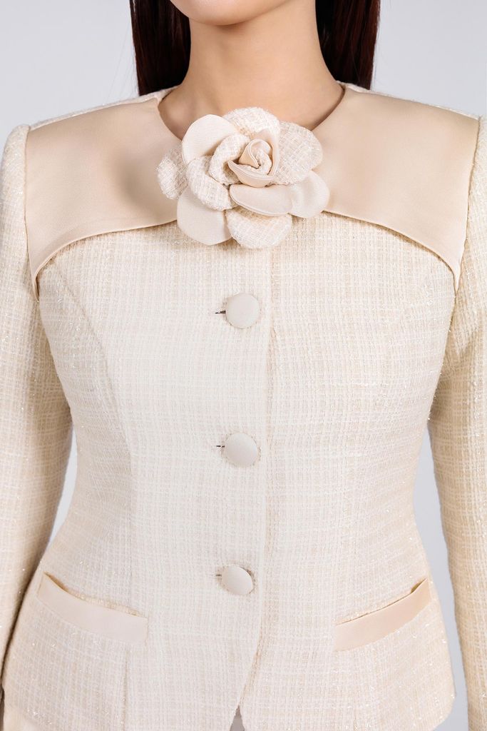BAV73198 - Áo vest vải dạ Tewd dáng ôm cổ tròn phối lụa thân áo phối khuy bọc kèm hoa cài trang trí - PANTIO