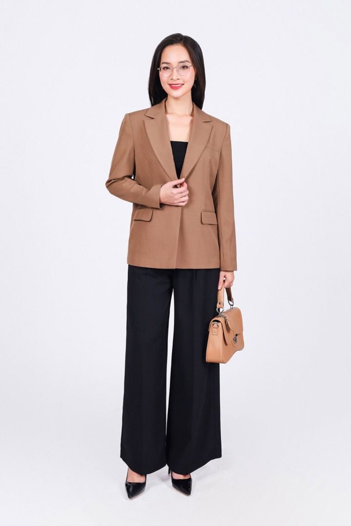 BAV73199 - Áo khoác vest công sở vải thô đũi dáng suông cổ hai ve thân áo đính khuy tạo kiểu có đính nắp túi trang trí - PANTIO