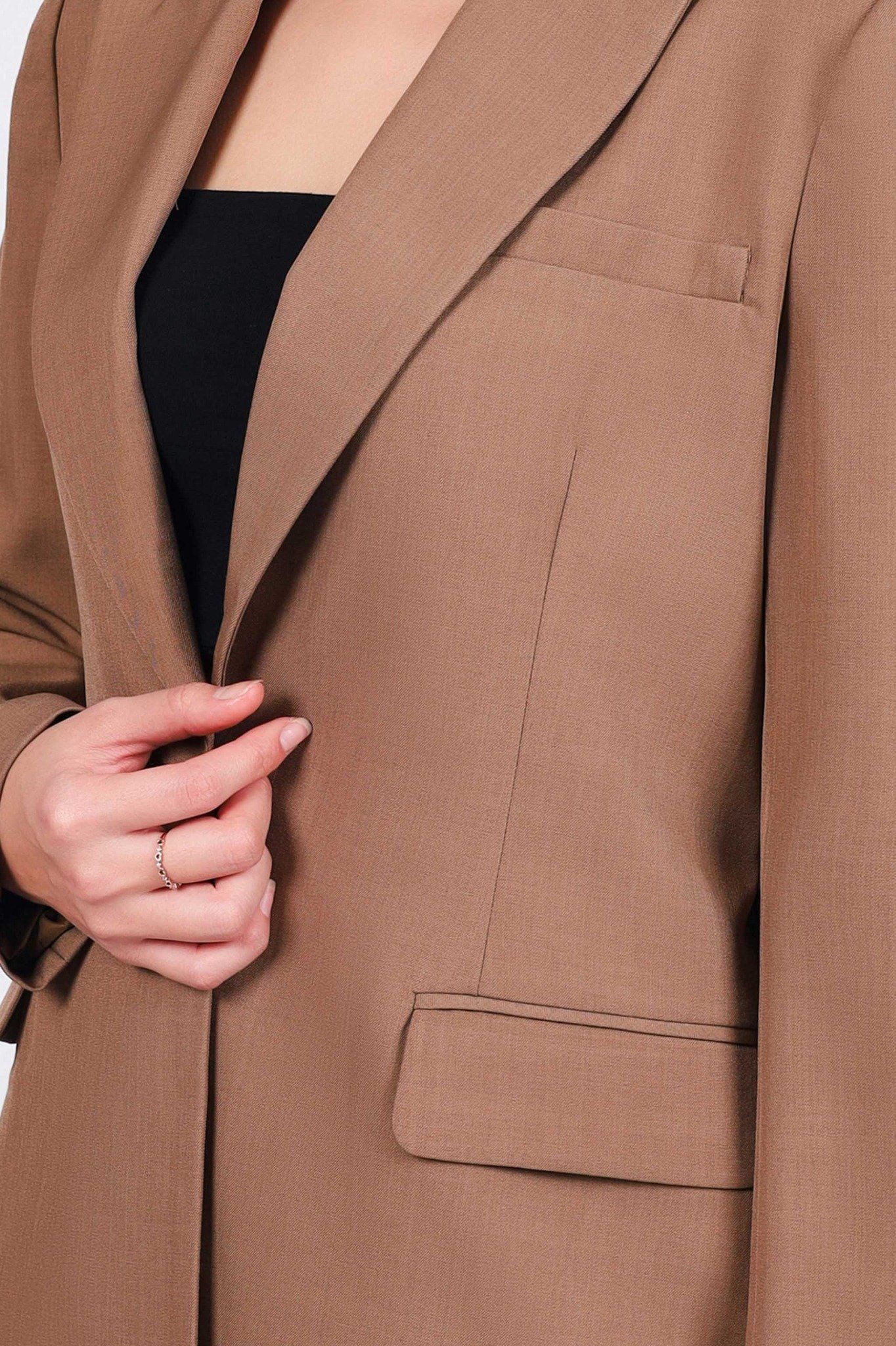 BAV73199 - Áo khoác vest công sở vải thô đũi dáng suông cổ hai ve thân áo đính khuy tạo kiểu có đính nắp túi trang trí - PANTIO