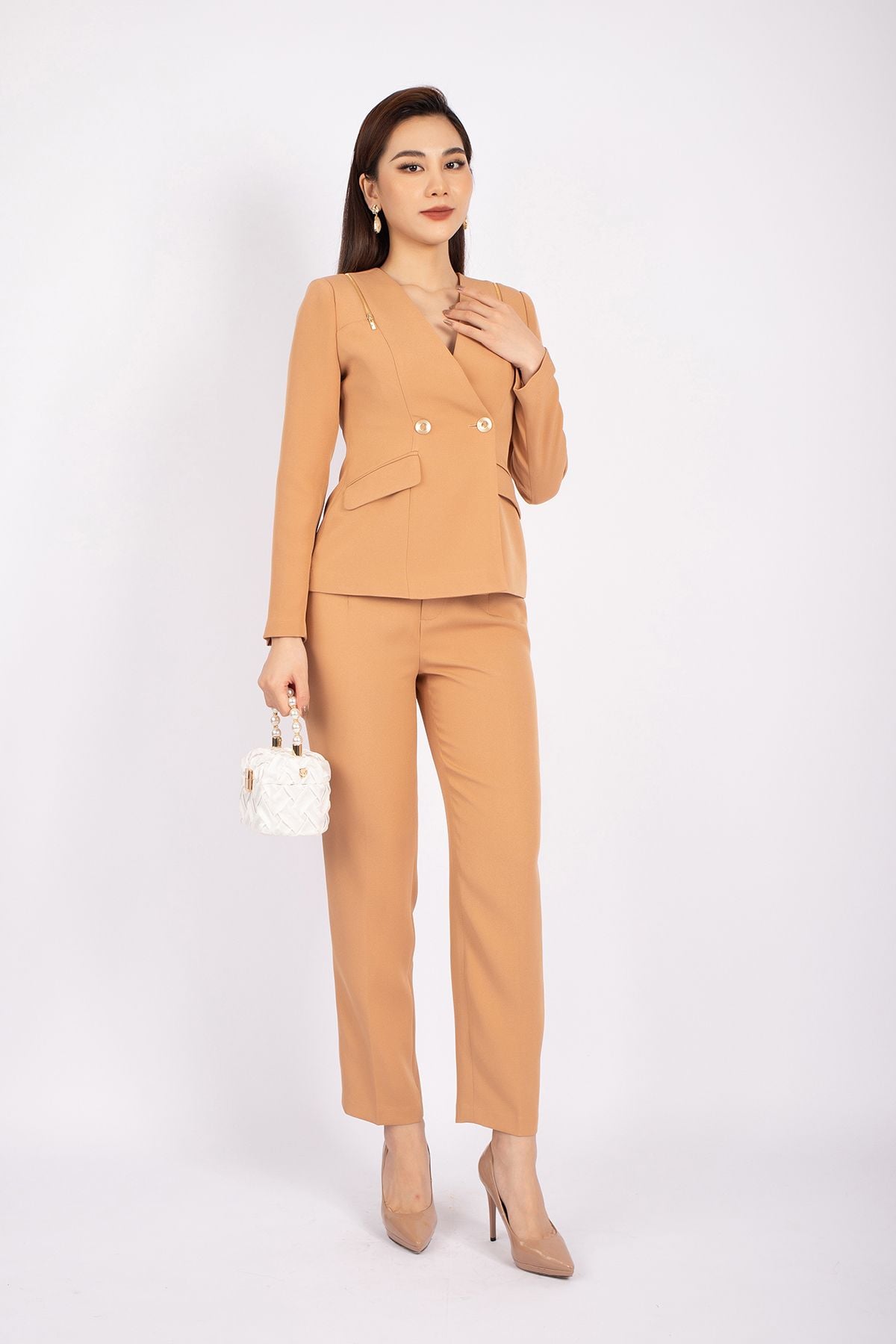 BAV92703 - Áo vest nữ công sở vải thô dáng ôm cổ V phối khóa kim loại trang trí - PANTIO