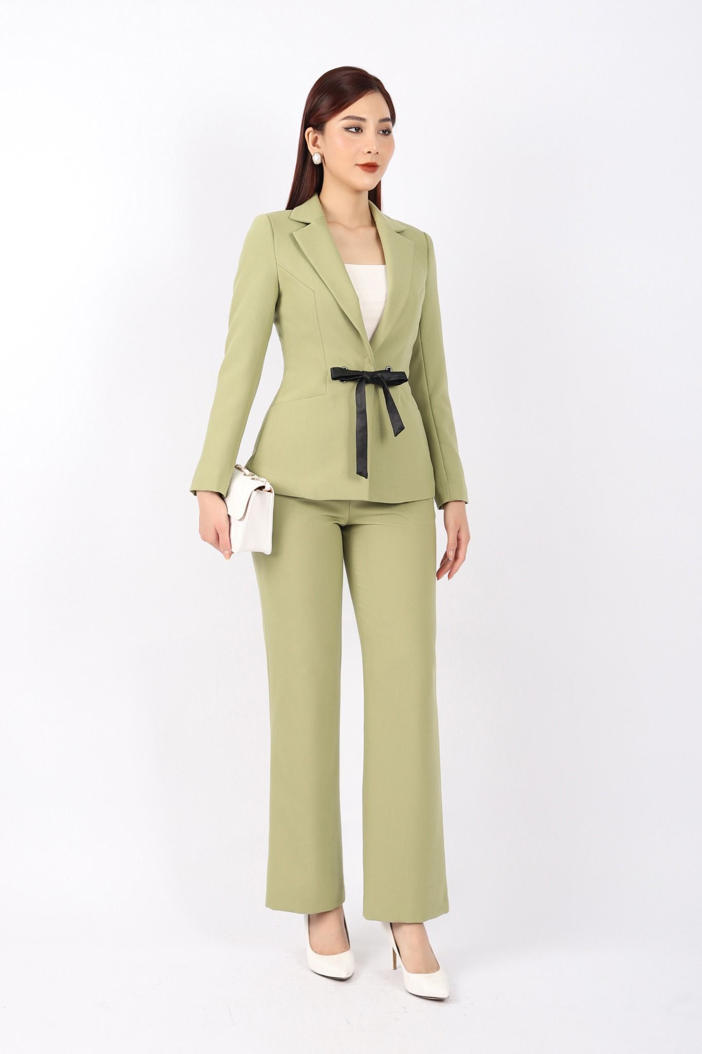 BAV92943 - Áo vest nữ công sở vải thô dáng ôm có lót vải lụa gió cổ hai ve thân phối đai da tạo kiểu - PANTIO