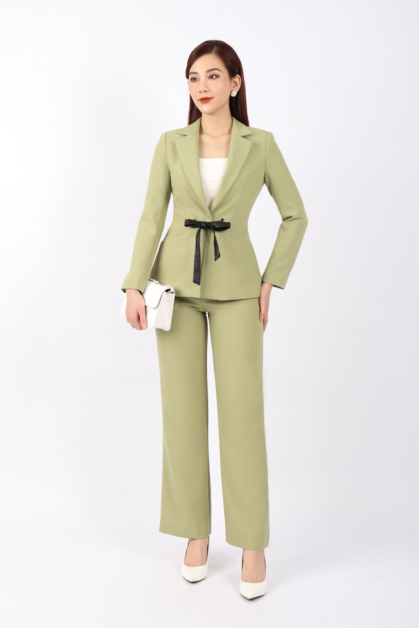 BAV92943 - Áo vest nữ công sở vải thô dáng ôm có lót vải lụa gió cổ hai ve thân phối đai da tạo kiểu - PANTIO
