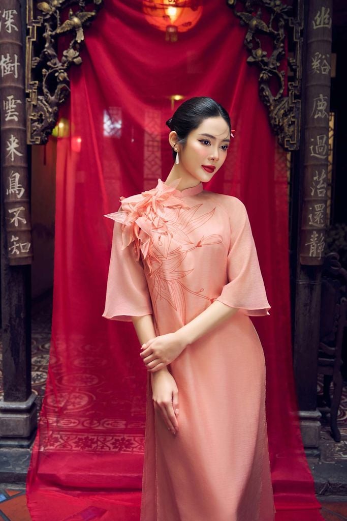 BDA50155 - Áo dài cách tân vải tơ dáng suông dài hai tà cổ tàu tay áo giác lăng thân áo đính hoa 3D cao cấp - PANTIO