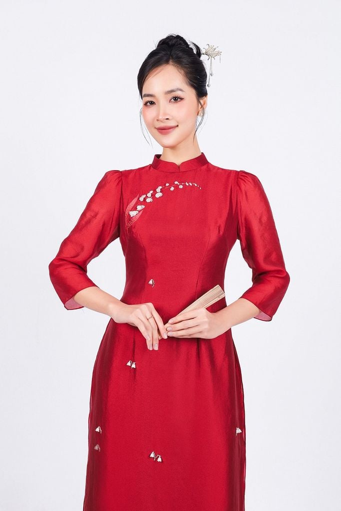 BDA50156 - Áo dài truyền thống vải tơ dáng ôm hai tà cổ tàu tay dài thân áo đính ngọc tạo kiểu - PANTIO