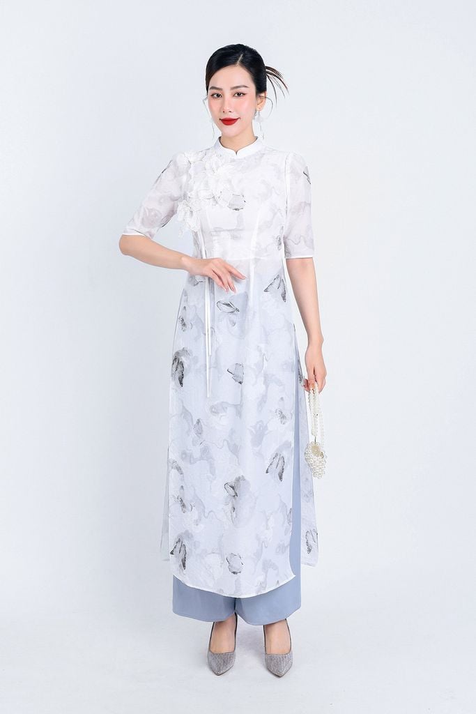 BDA50157 - Áo dài cách tân vải tơ dáng suông cổ tàu tay lỡ vai bồng nhẹ hai tà đính hoa 3D khoá thân sau - PANTIO