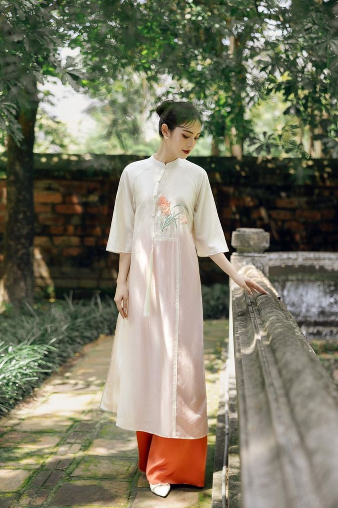 BDA50158 Áo dài cách tân vải tơ cổ tàu tay loe PANTIO – Thời