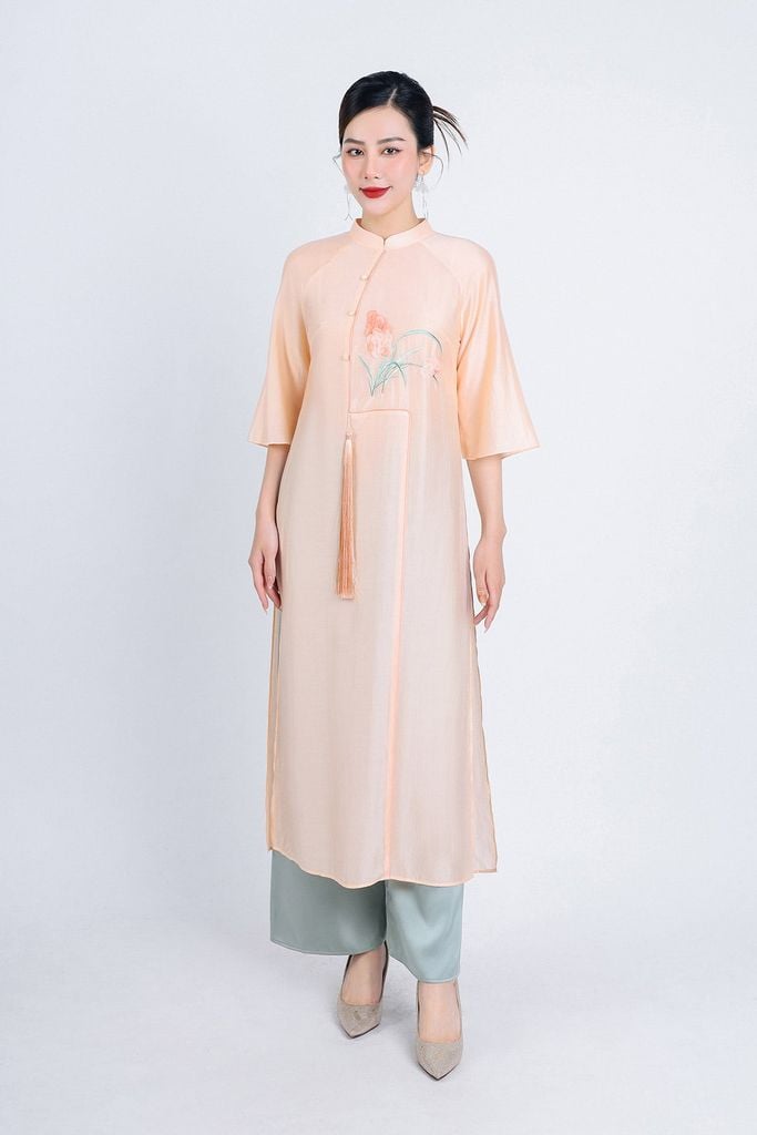 BDA50158 - Áo dài cách tân vải tơ cổ tàu tay loe thân áo thêu hoa kèm dây tua rua trang trí - PANTIO