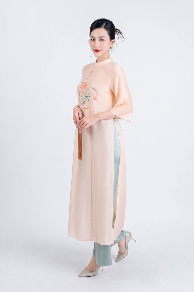 BDA50158 - Áo dài cách tân vải tơ cổ tàu tay loe thân áo thêu hoa kèm dây tua rua trang trí - PANTIO