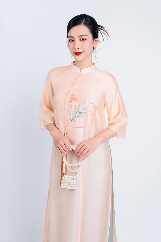 BDA50158 - Áo dài cách tân vải tơ cổ tàu tay loe thân áo thêu hoa kèm dây tua rua trang trí - PANTIO