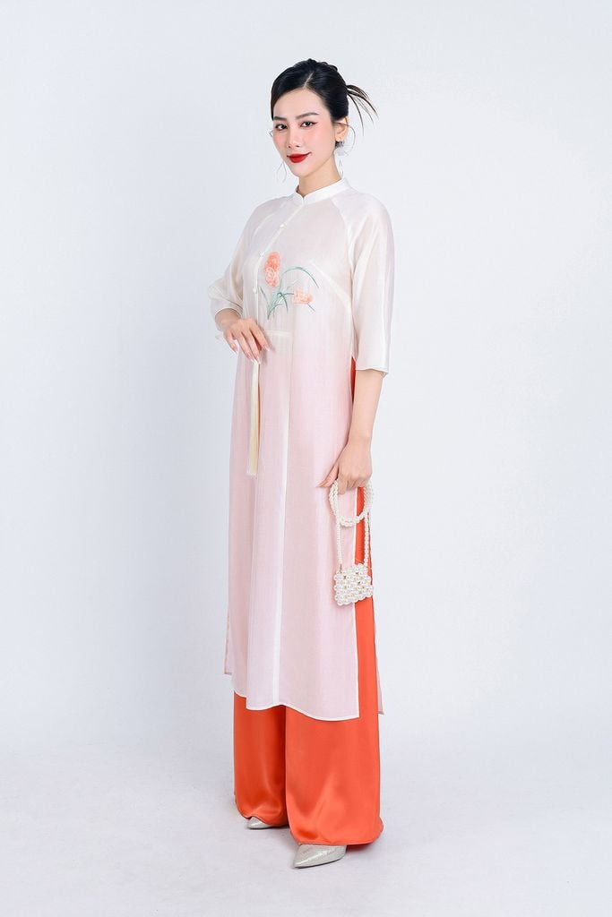 BDA50158 - Áo dài cách tân vải tơ cổ tàu tay loe thân áo thêu hoa kèm dây tua rua trang trí - PANTIO
