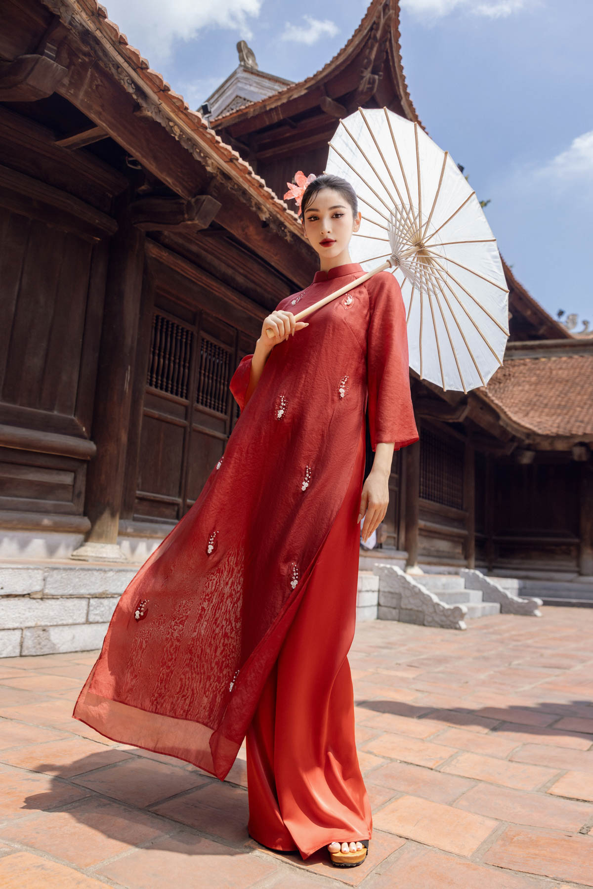 BDA50160 - Áo dài cách tân vải tơ dáng suông cổ tàu hai tà thân áo đính ngọc trai trang trí khoá thân sau - PANTIO