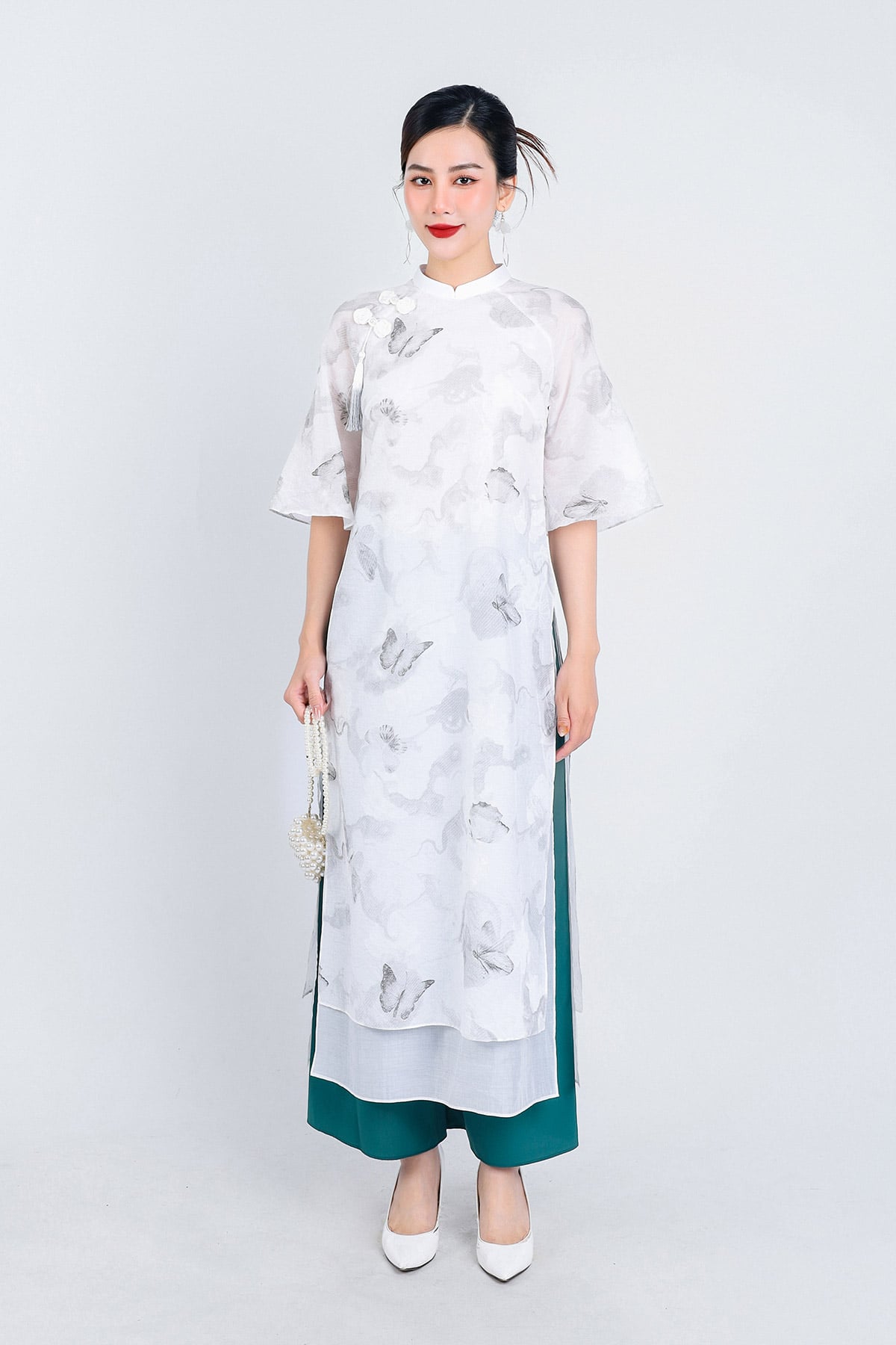 BDA50161 - Áo dài cách tân vải tơ dáng suông hai tà cổ tàu tay loe thân áo phối dây tua rua trang trí khoá thân sau - PANTIO