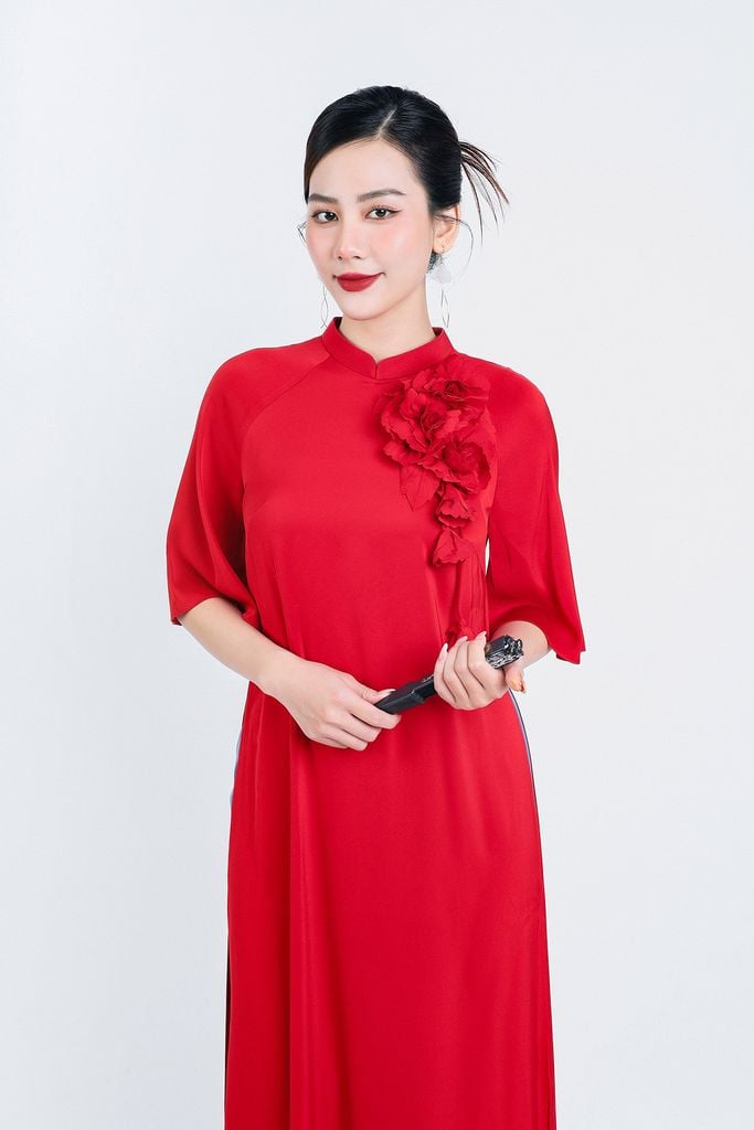 BDA50162 - Áo dài truyền thống vải lụa tằm dáng suông cổ tàu tay lỡ thân áo đính hoa 3D trang trí khoá thân sau - PANTIO
