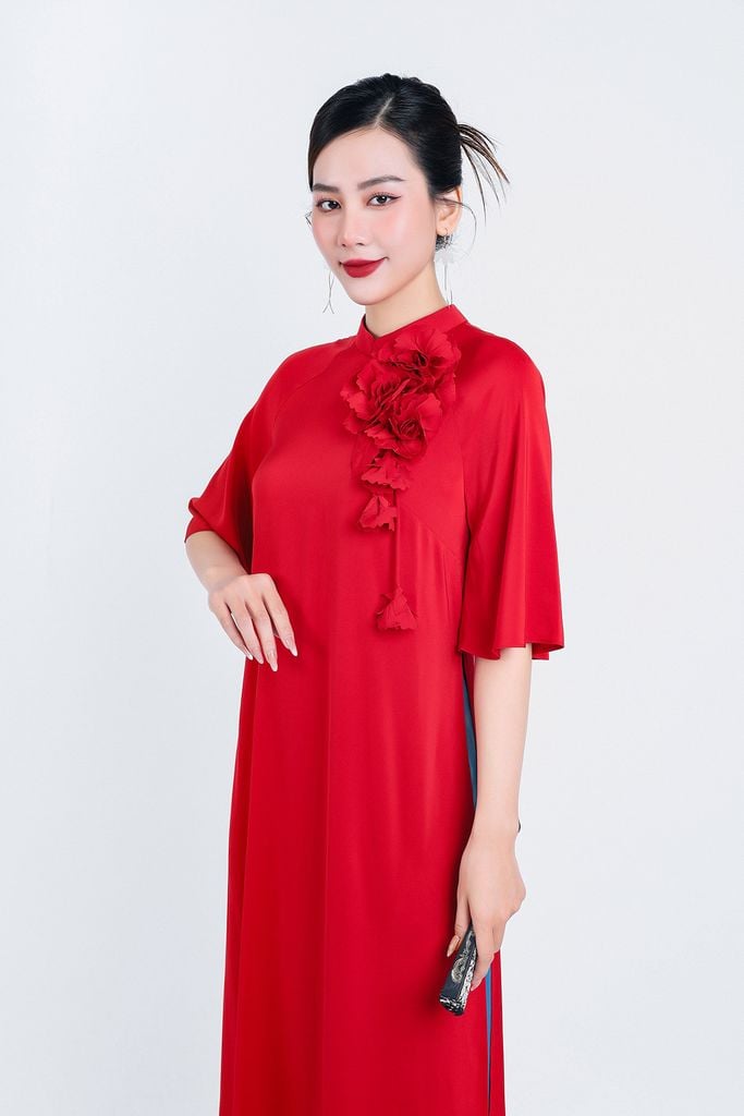 BDA50162 - Áo dài truyền thống vải lụa tằm dáng suông cổ tàu tay lỡ thân áo đính hoa 3D trang trí khoá thân sau - PANTIO