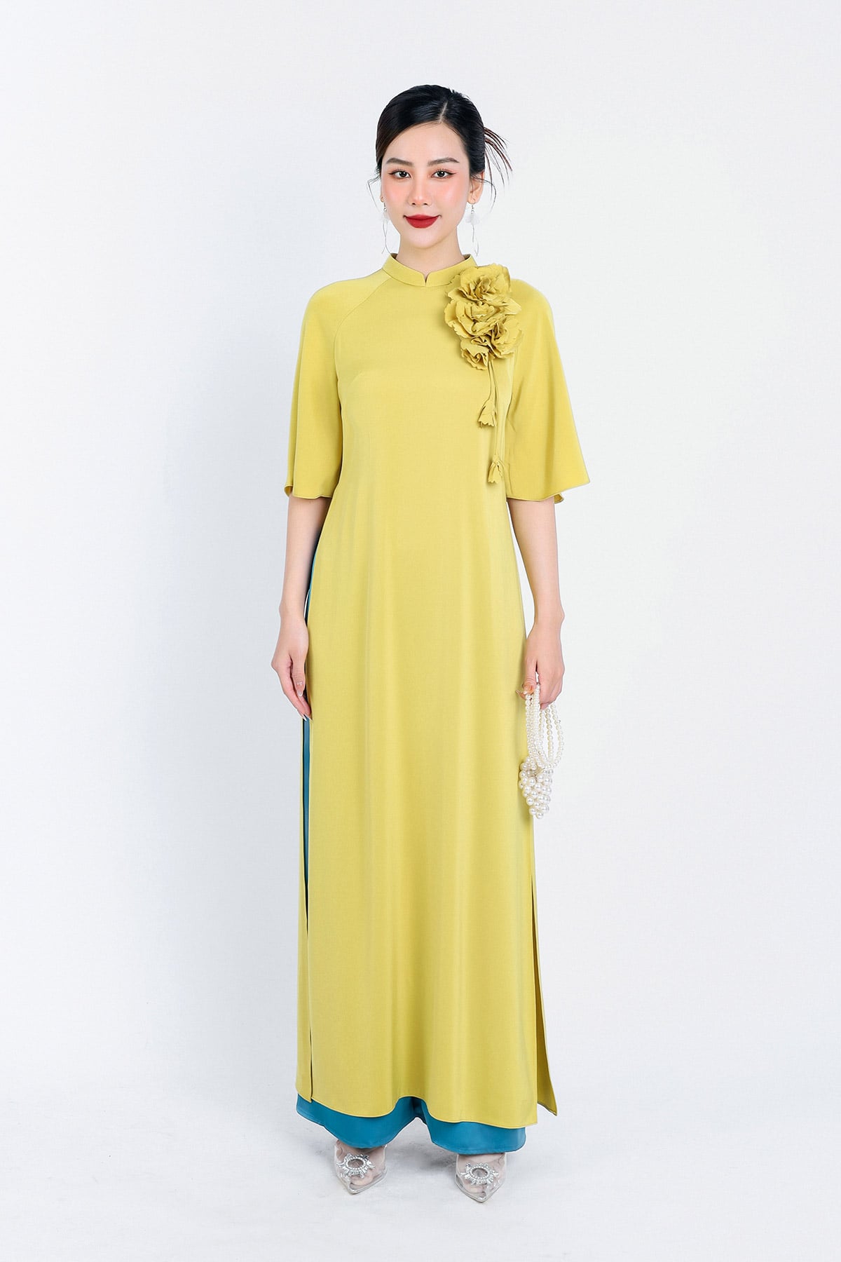 BDA50162 - Áo dài truyền thống vải lụa tằm dáng suông cổ tàu tay lỡ thân áo đính hoa 3D trang trí khoá thân sau - PANTIO