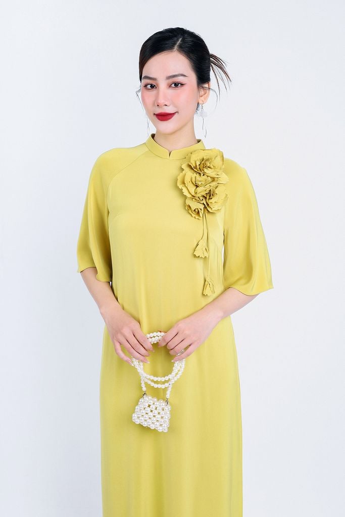 BDA50162 - Áo dài truyền thống vải lụa tằm dáng suông cổ tàu tay lỡ thân áo đính hoa 3D trang trí khoá thân sau - PANTIO