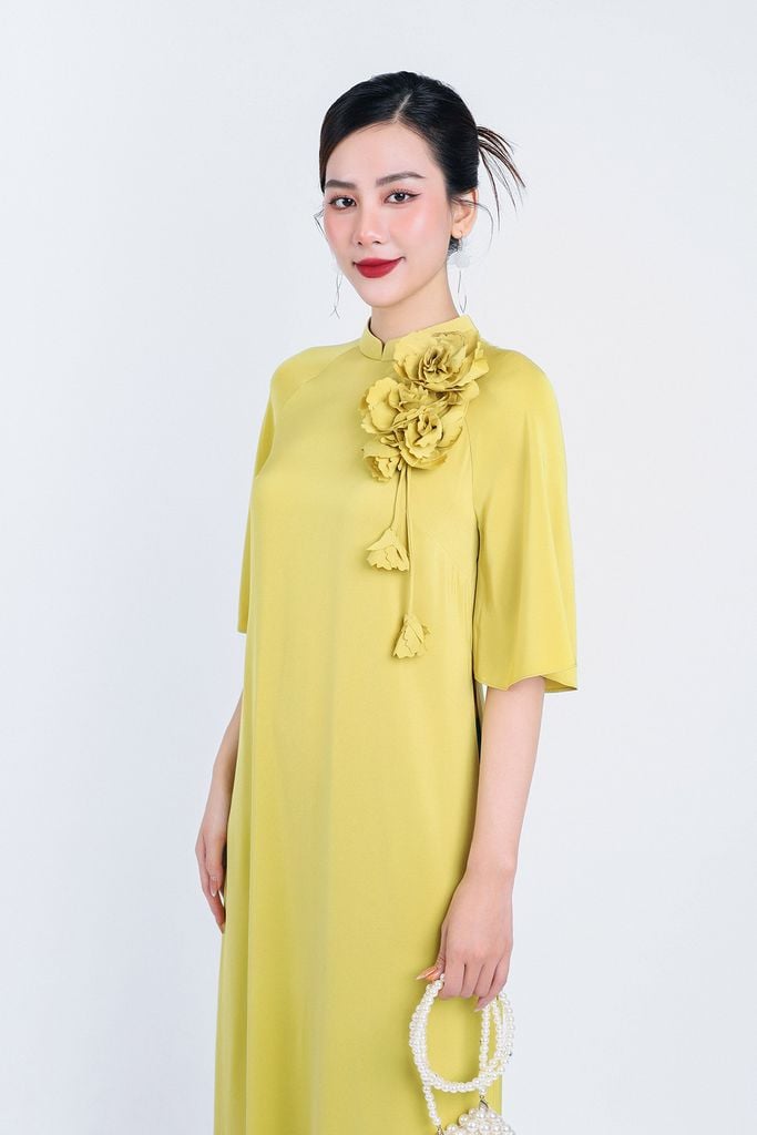 BDA50162 - Áo dài truyền thống vải lụa tằm dáng suông cổ tàu tay lỡ thân áo đính hoa 3D trang trí khoá thân sau - PANTIO