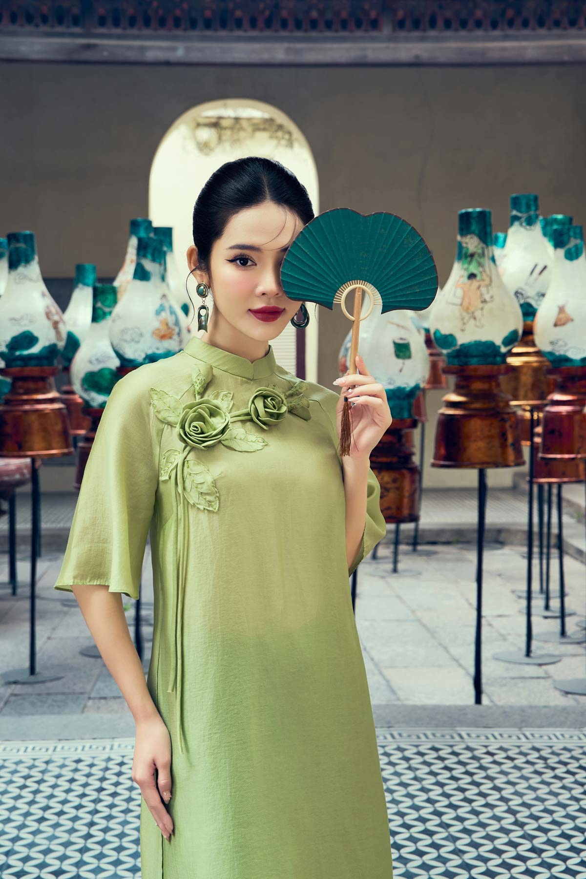 BDA50165 - Áo dài cách tân vải tơ dáng suông hai tà cổ tàu tay áo giác lăng thân áo đính hoa 3D cao cấp - PANTIO