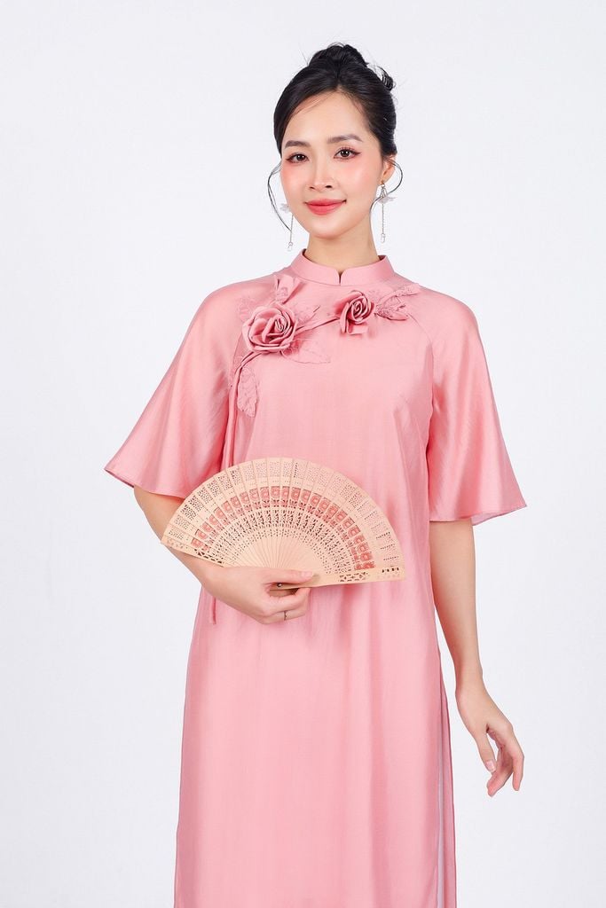 BDA50165 - Áo dài cách tân vải tơ dáng suông hai tà cổ tàu tay áo giác lăng thân áo đính hoa 3D cao cấp - PANTIO