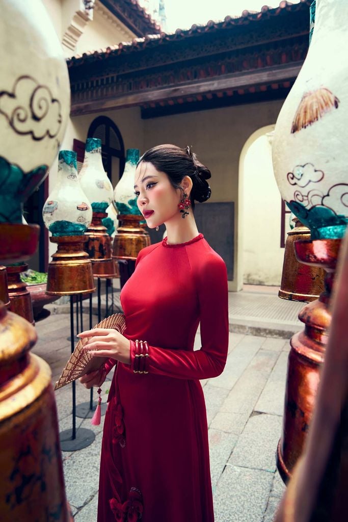 BDA90169 - Áo dài truyền thống vải nhung dáng ôm cổ tròn thân đính hoa 3D cao cấp - PANTIO