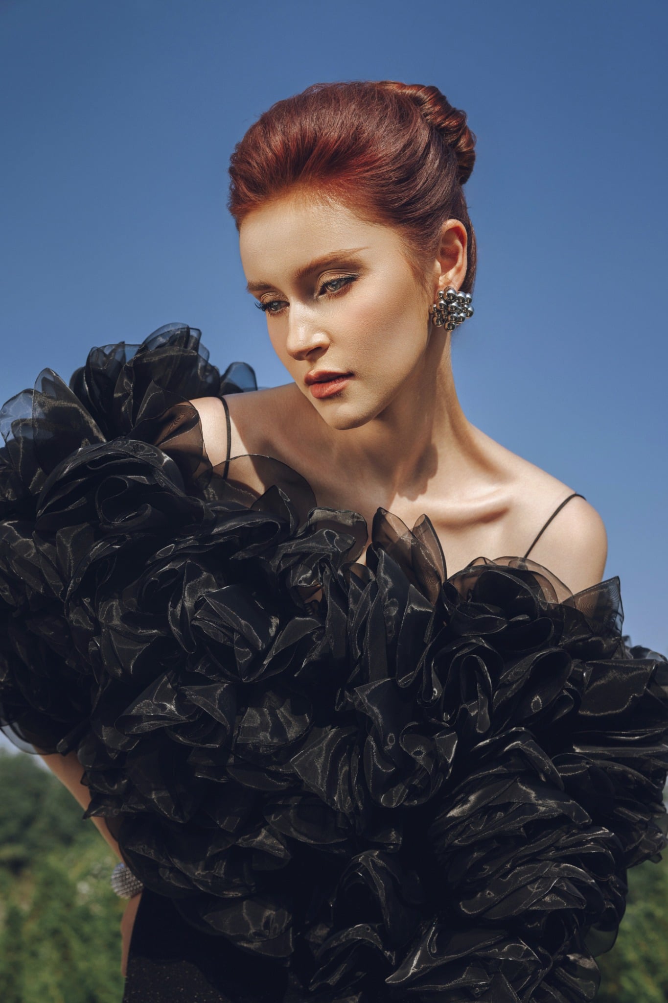 BAK93449 - Áo kiểu cao cấp vải voan kính tạo hình hoa 3D tay áo bất đối xứng - PANTIO