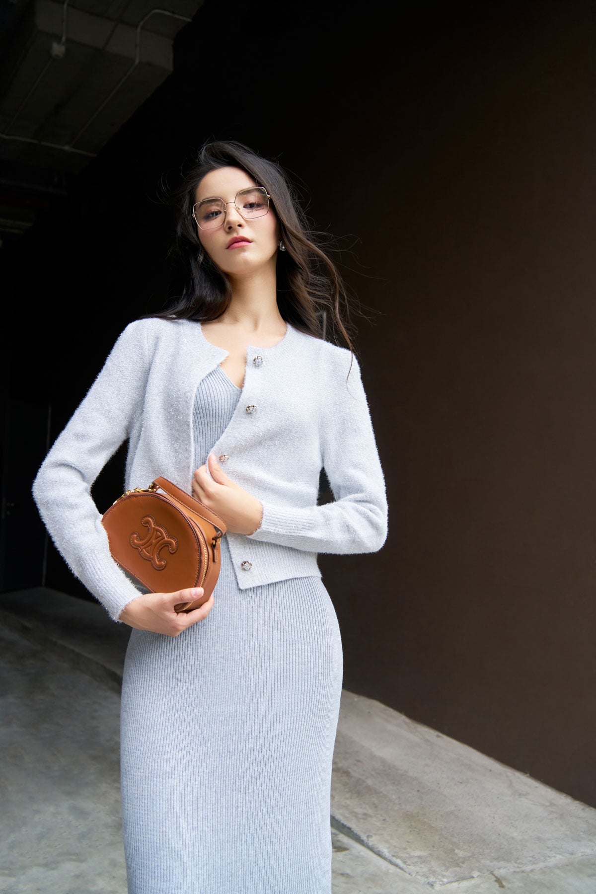 FOL427 - Áo len nhũ thời trang cao cấp dáng ôm cổ tròn thân áo phối khuy đá trang trí - PANTIO