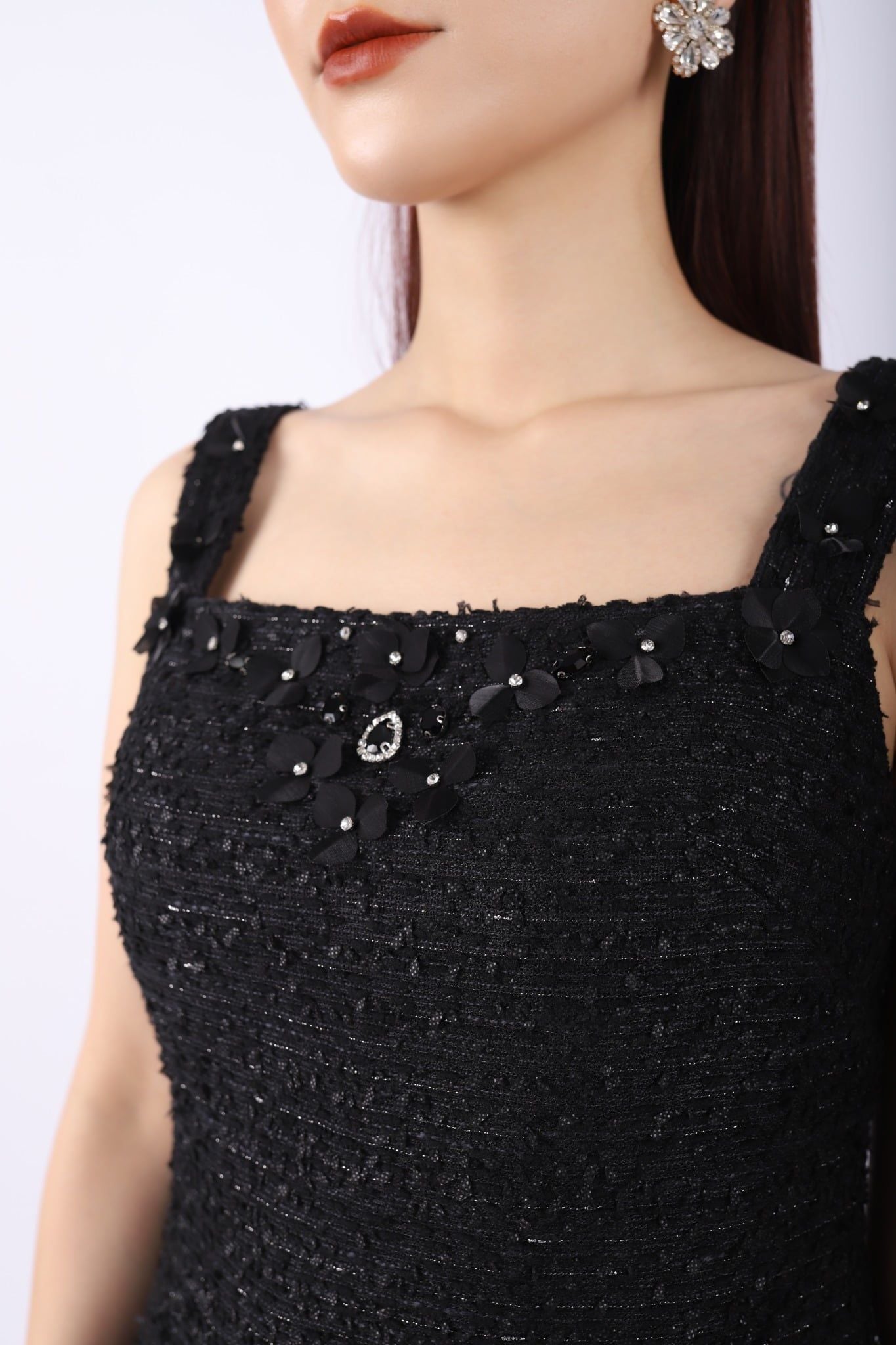 BDP92953 - Đầm công sở vải dạ dáng A có lót vải lụa gió cổ vuông hai dây thân đính hoa 3D trang trí khóa thân sau - PANTIO