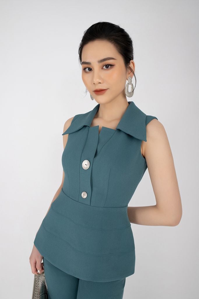 BKM32588 - Áo sơ mi công sở vải phi cát dáng peplum ve cổ bản to khuy trang trí khóa thân sau - PANTIO