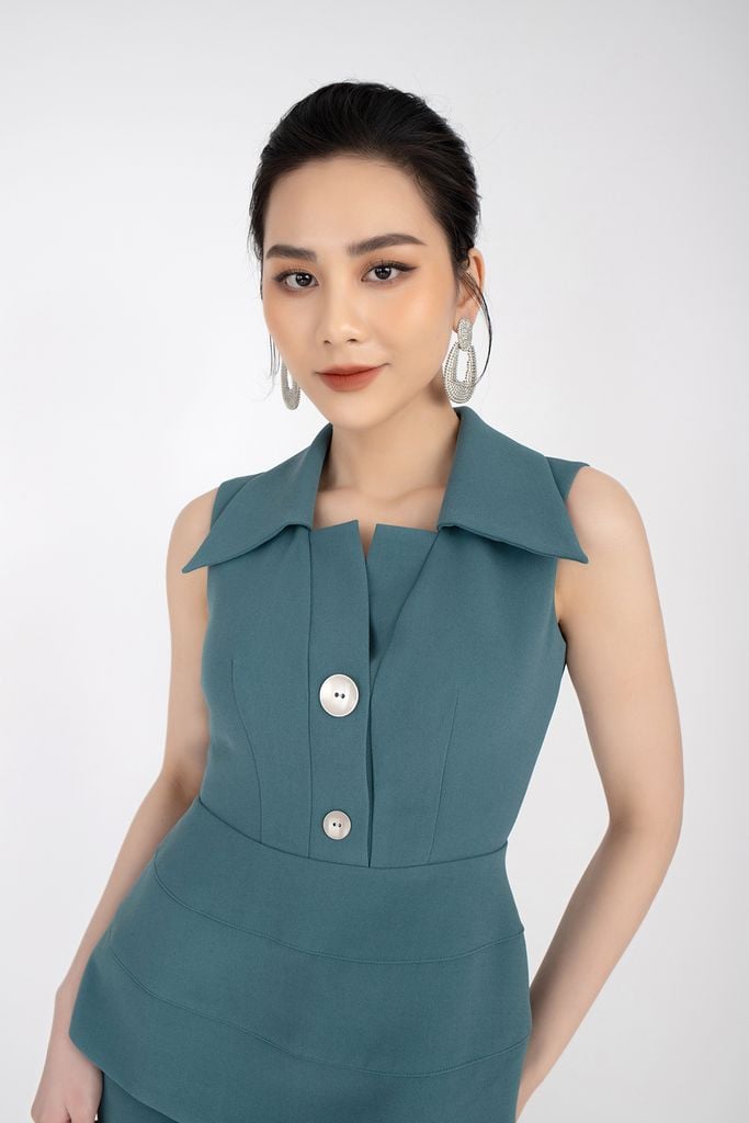 BKM32588 - Áo sơ mi công sở vải phi cát dáng peplum ve cổ bản to khuy trang trí khóa thân sau - PANTIO