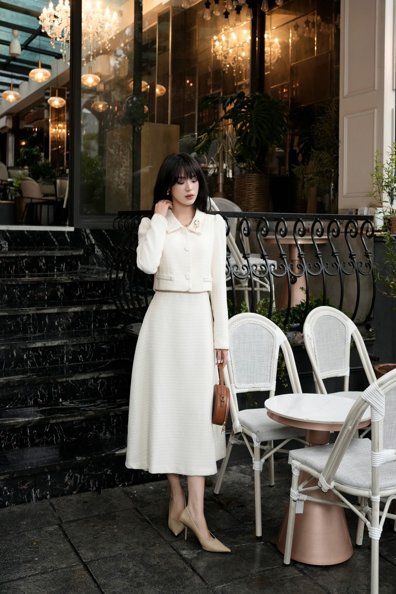 BKM73223 - Áo khoác kiểu vải dạ dáng lửng cổ đức thân áo đính khuy bọc kèm cài áo kim loại - PANTIO