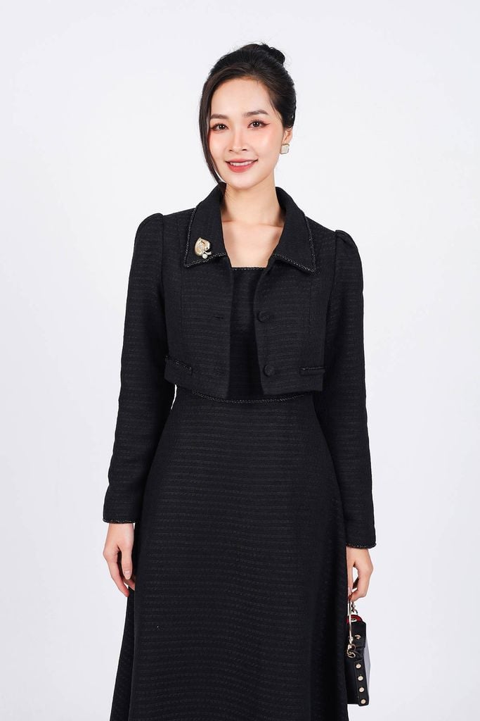 BKM73223 - Áo khoác kiểu vải dạ dáng lửng cổ đức thân áo đính khuy bọc kèm cài áo kim loại - PANTIO