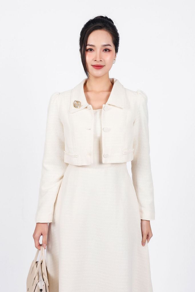 BKM73223 - Áo khoác kiểu vải dạ dáng lửng cổ đức thân áo đính khuy bọc kèm cài áo kim loại - PANTIO