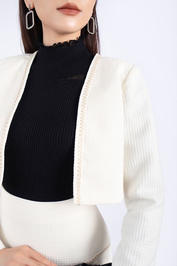 BKM92725 - Áo khoác vải dạ dáng croptop viền phối dây ren trang trí - PANTIO