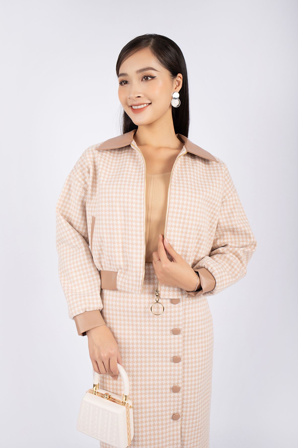 BKM92751 - Áo khoác dạo phố vải dạ dáng bom cổ tay đai phối vải da tạo kiểu - PANTIO