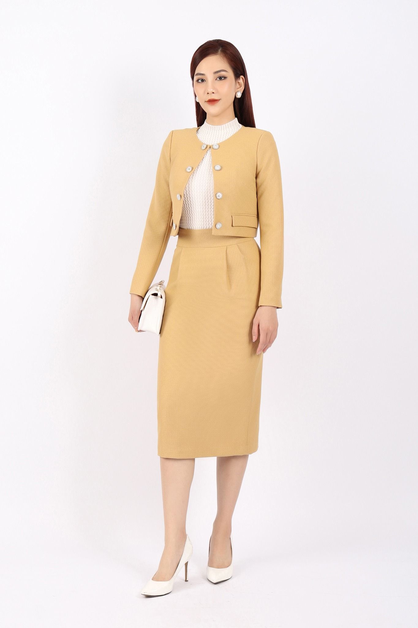 BKM92930 - Áo khoác công sở vải dạ dáng croptop có lót vải habutai cổ tròn phối khuy có móc cài - PANTIO