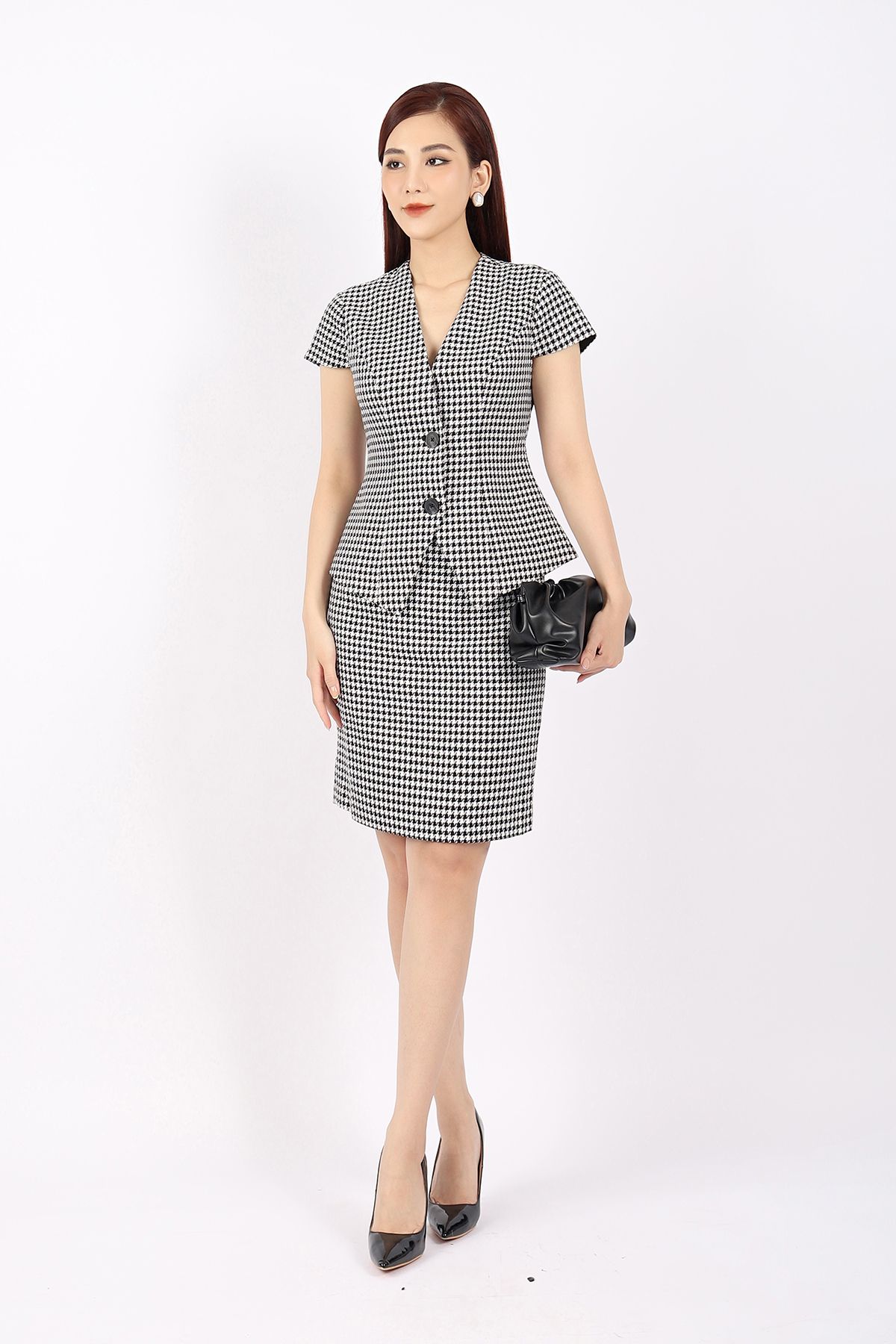 BKM92967 - Áo vest công sở vải dạ dáng ôm có lót vải lụa gió cổ V cài cúc vạt nhọn - PANTIO