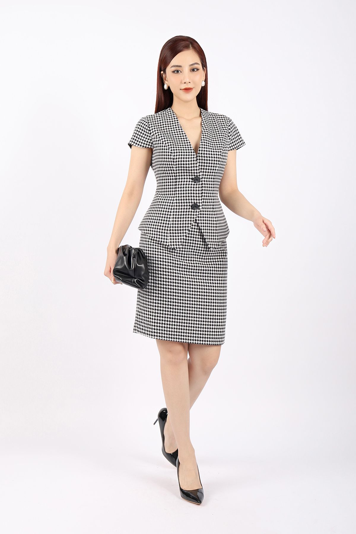 BKM92967 - Áo vest công sở vải dạ dáng ôm có lót vải lụa gió cổ V cài cúc vạt nhọn - PANTIO