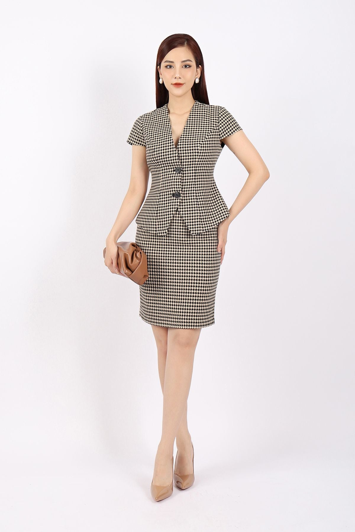 BKM92967 - Áo vest công sở vải dạ dáng ôm có lót vải lụa gió cổ V cài cúc vạt nhọn - PANTIO