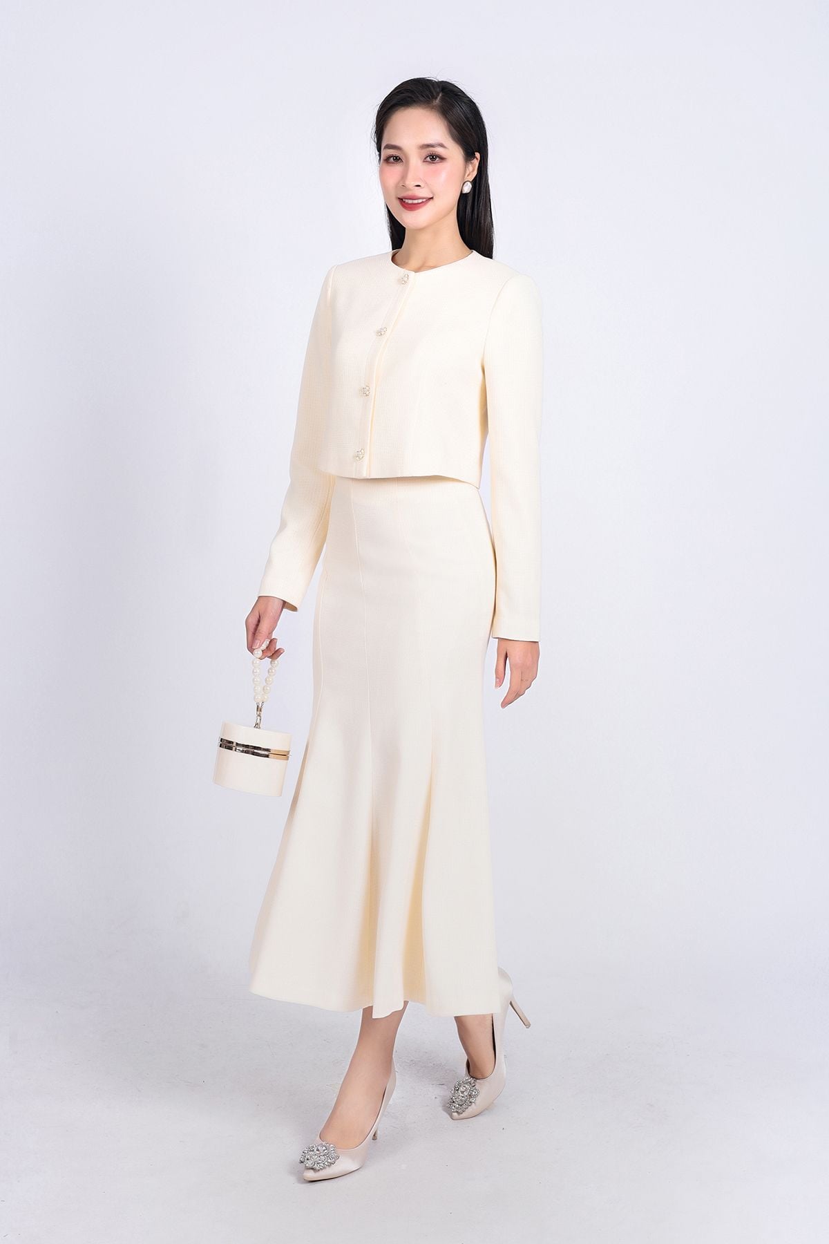 BKM93208 - tylekeo8888 công sở vải dạ dáng lửng cổ tròn tay bồng nhẹ cài khuy đá thân trước - tỷ lệ kèo 8899
