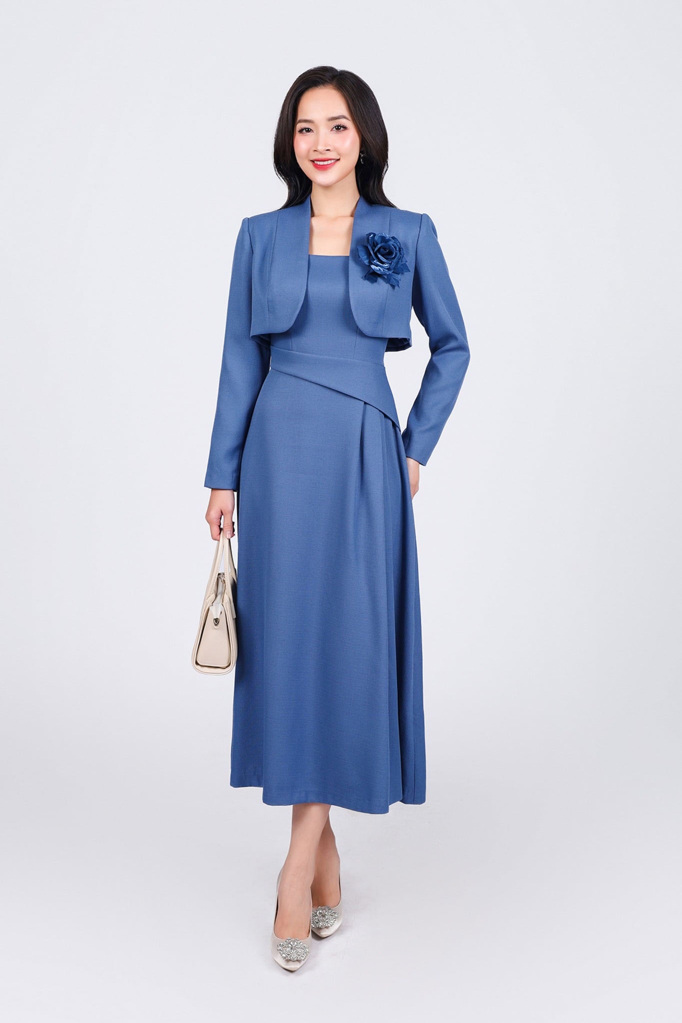 BKM93232 - Áo khoác kiểu công sở vải thô dày dáng ngắn thời trang kèm hoa cài trang trí - PANTIO