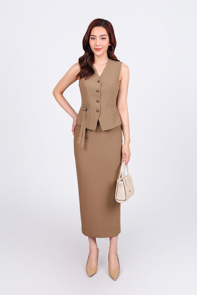 BKM93269 - Áo gile kiểu công sở vải tuytsi dáng ôm cổ xẻ V đính nắp túi ốp phối dây vạt tạo kiểu cài khuy thân trước - PANTIO