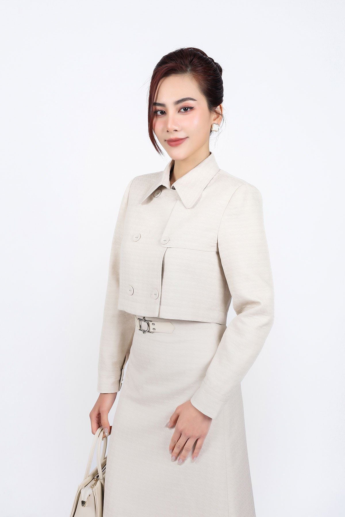 BKM93366 - Áo khoác kiểu công sở vải gió dáng lửng cổ đức thân áo phối khuy bọc tạo kiểu - PANTIO