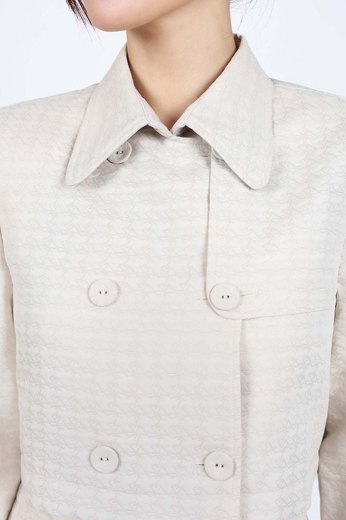 BKM93366 - Áo khoác kiểu công sở vải gió dáng lửng cổ đức thân áo phối khuy bọc tạo kiểu - PANTIO