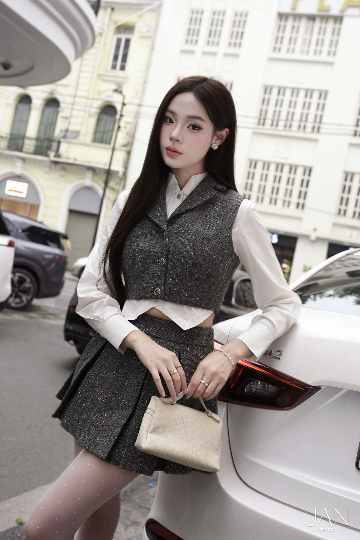 FAK51415 - Áo sơ mi kiểu dáng croptop, cổ đức đầu vạt nhọn, măng séc cài khuy, tay xếp ly súp, gấu nhọn thân trước, bấu ly thân trước tạo kiểu - JAN.