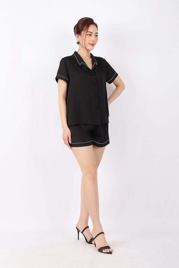 BMN3070 - Bộ đồ ngủ vải lụa dáng suông áo cộc cổ kiểu phối họa tiết thêu quần short cạp chun - PANTIO